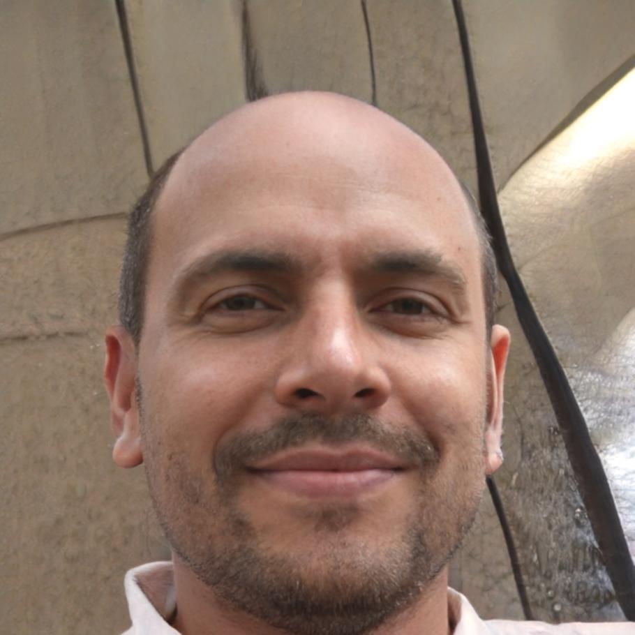 Entrenador físico especializado en programas de acondicionamiento